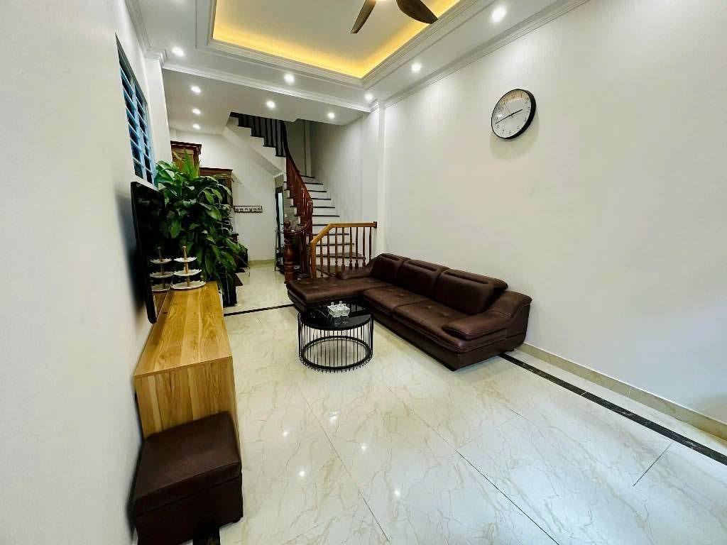 Bán nhà Mặt ngõ Phan Đình Giót, DT 44m2, 5 tầng, giá 8 tỷ, ô tô qua nhà